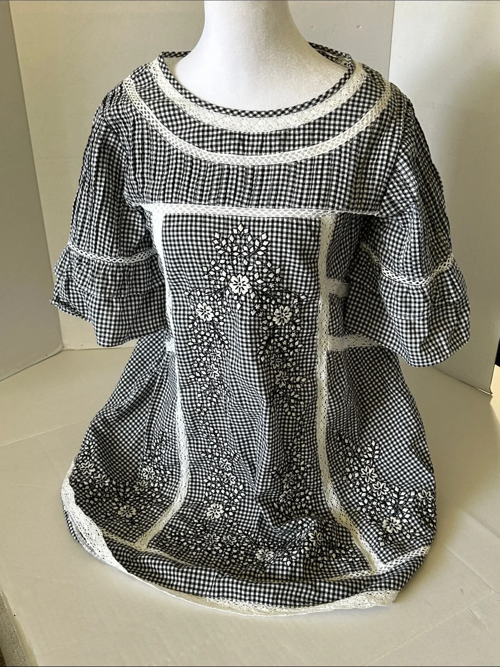 FREE PEOPLE SUNNY DAY DRESS BLACK & WHITE FLORAL EMBROIDERY & LACE DETAILS SZ XS